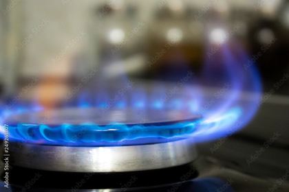 Brûleur de cuisinière à gaz avec flammes bleues, diagnostic gaz